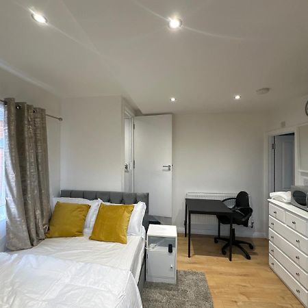Keedonwood Road Bromley, Rooms With Free Wifi Экстерьер фото