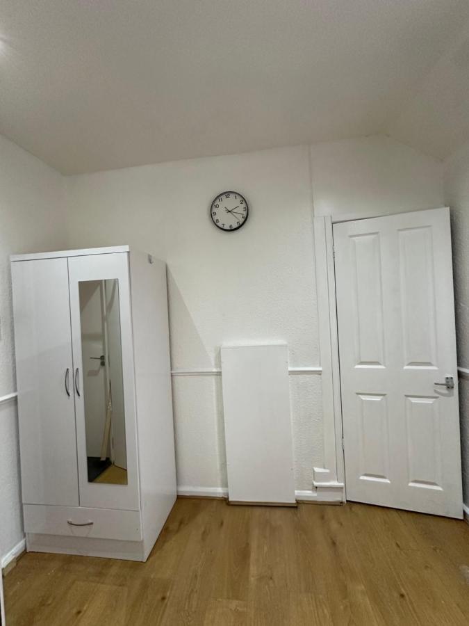 Keedonwood Road Bromley, Rooms With Free Wifi Экстерьер фото