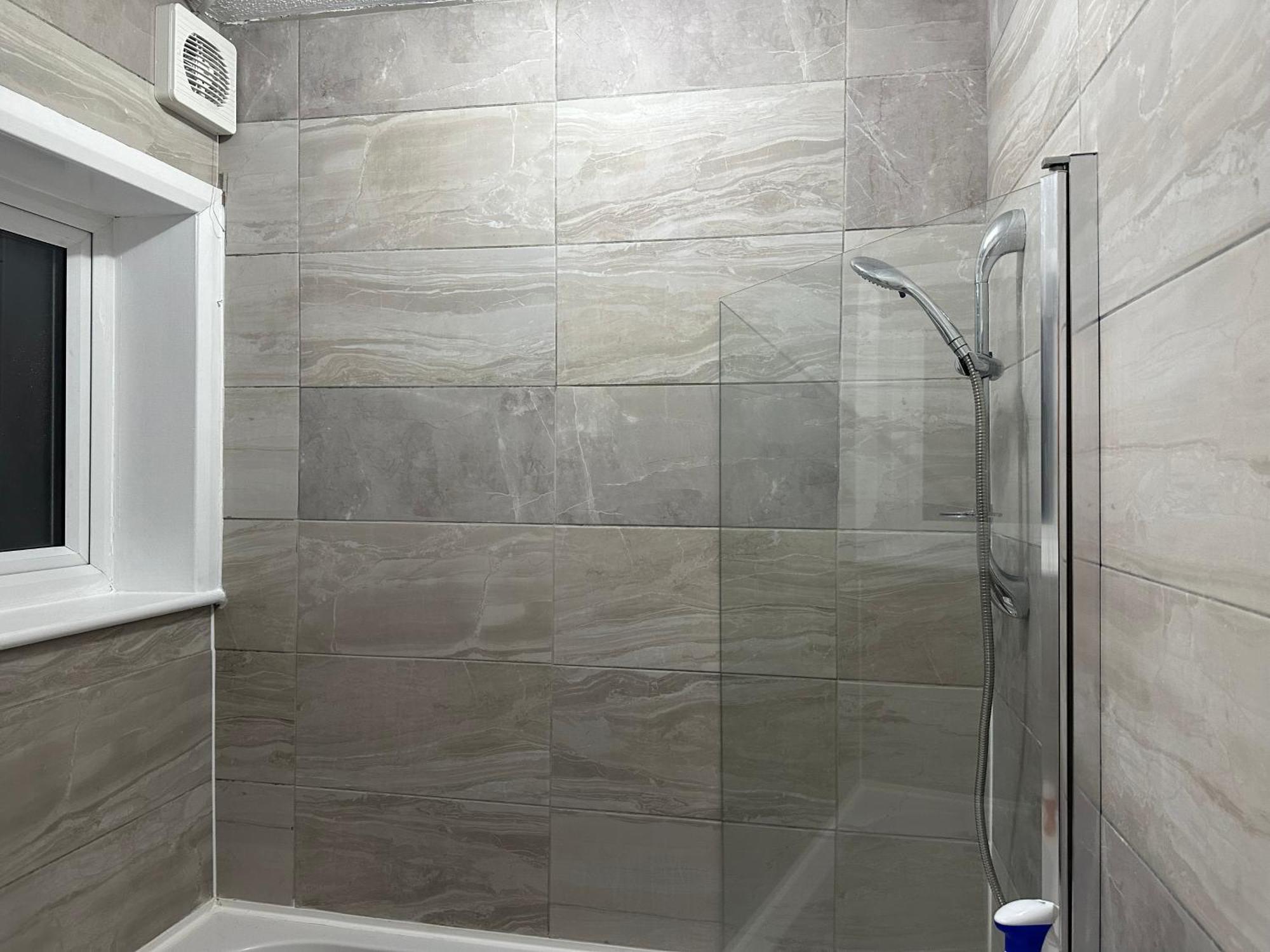 Keedonwood Road Bromley, Rooms With Free Wifi Экстерьер фото
